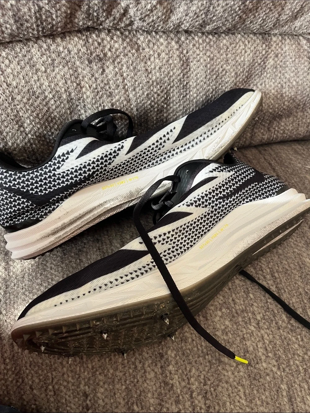 Hoka Crescendo One One unisex Middle distance running shoes W-14.5 M-13
